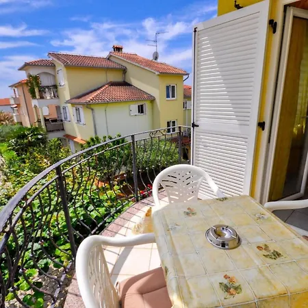 Fuer 2 Personen 30 M2 In Novigrad, Istrien *