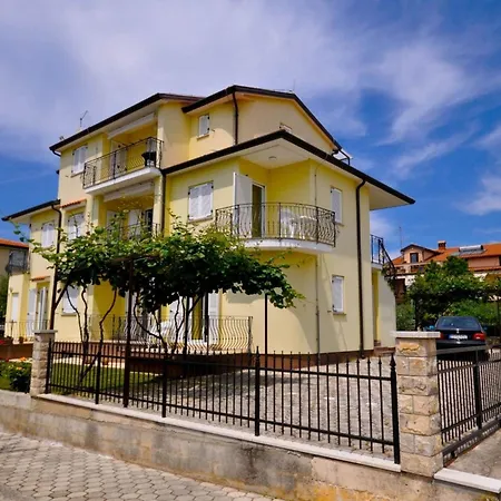 Apartment Fuer 2 Personen 30 M2 In Novigrad, Istrien