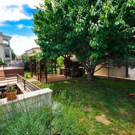 Fuer 2 Personen 30 M2 In Novigrad, Istrien *