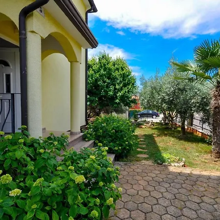 Apartment Fuer 2 Personen 30 M2 In Novigrad, Istrien Karpinjan
